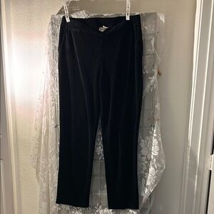 Chico’s Zenergy EUC black Velour Polyester blend!